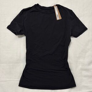SKIMS black “fits everybody” t shirt